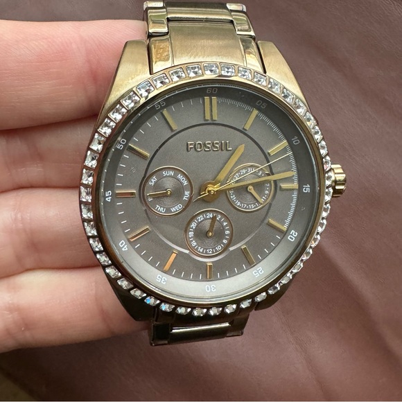 Women’s Fossil Watch - Picture 3 of 7